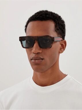 Gucci Brown Tortoiseshell Sunglasses with Dark Lenses signature color arms